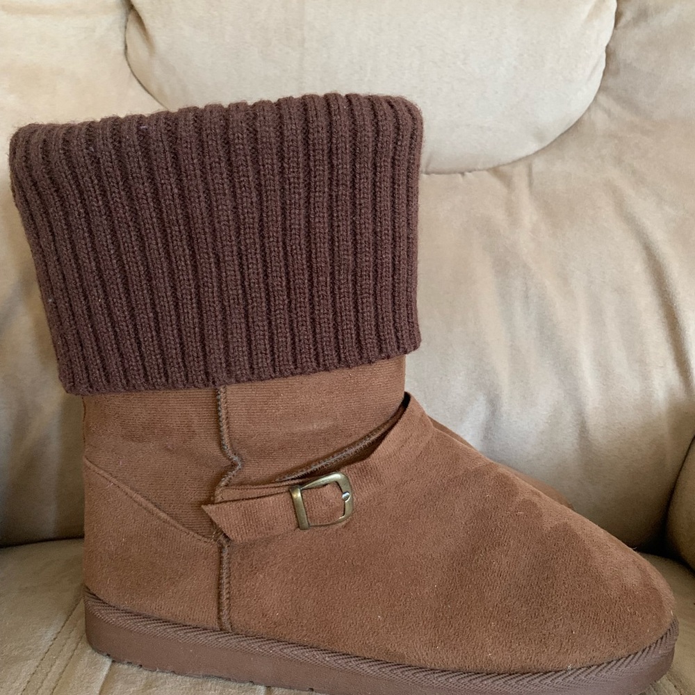 Sweater top boots with buckle detail